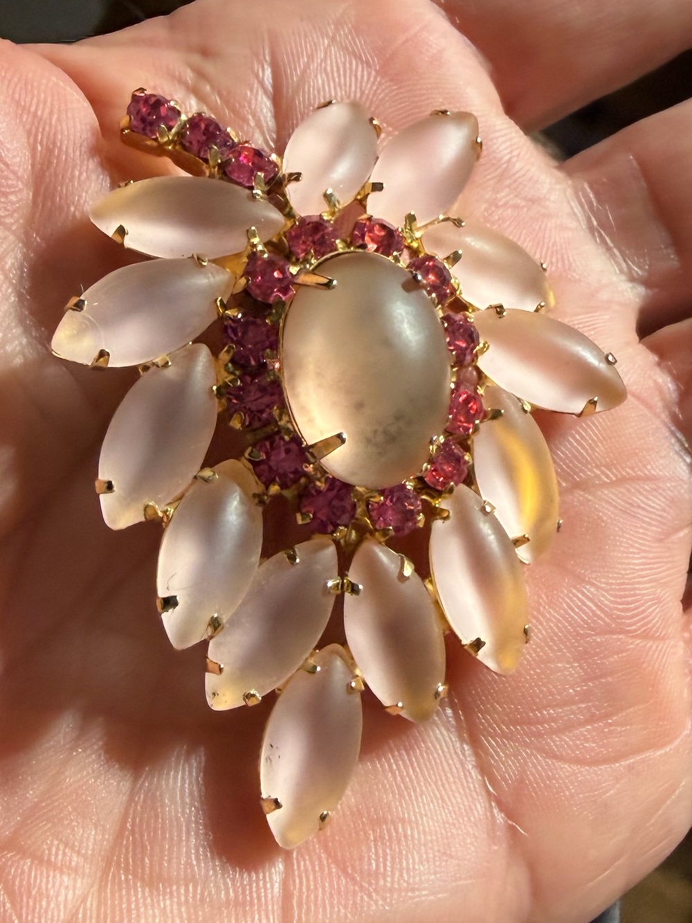 Vintage Gold-Tone Peach Frosted Glass Rhinestone Brooch